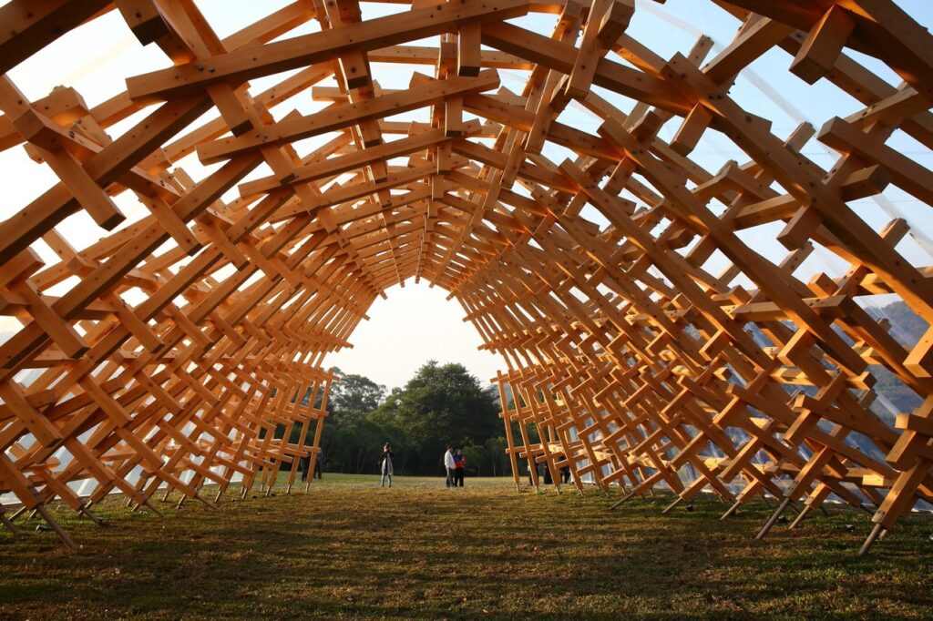 Kengo Kuma : l’architecte japonais qui réinvente la tradition Kengo Kuma : l’architecte japonais qui réinvente la tradition